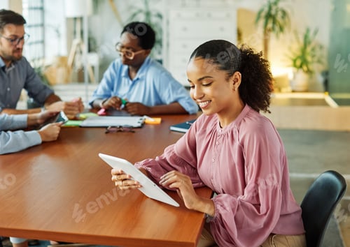 Preview: Young Business Meeting Office Portrait Woman Businesswoman Startup Creative Start up Tablet Computer