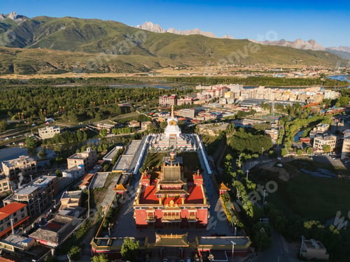Preview: View of a Zhu De Commander in Chief & WushiGeda Living Buddha Memorial at Sunrise
Garze, Sichuan Pro