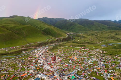 Preview: View over Zhuqing at Sunset, a colourful rainbow above the mountains.