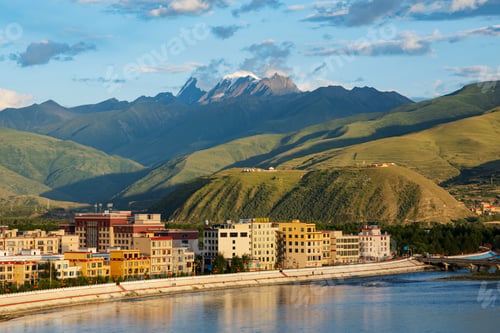 Preview: View of the Ganze River and Kawaluori Mountain at Sunset
Ganze, Sichuan Province, Kham Tibet,