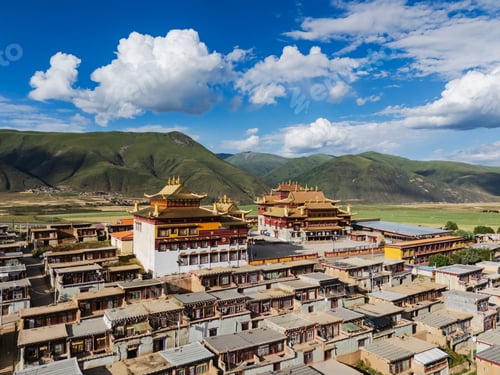 Preview: Dajin Temple and Monks Residences on a hillside in Kagongxiang, Sichuan Province, Kham Tibet,