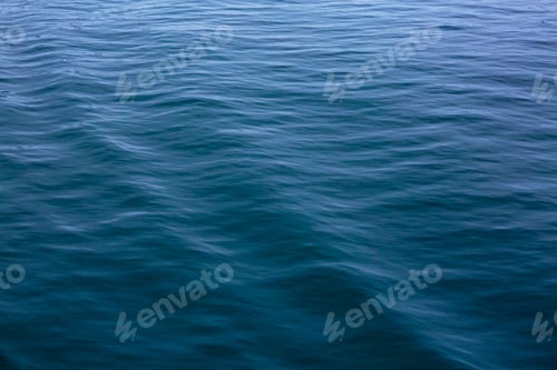 Preview: Motion blurred ocean waves
