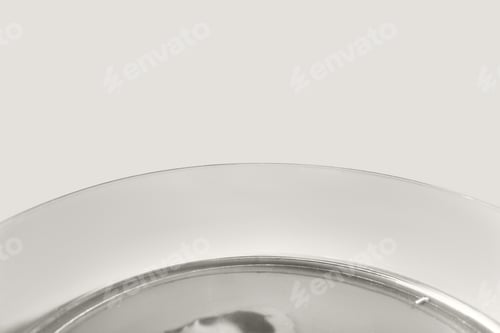 Preview: Macro view of clear glass Petri dish rim with light reflections