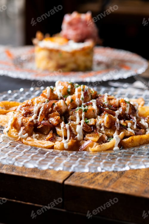 Preview: Loaded French Fries with Chicken, Caramelized Onion and Garlic Sauce