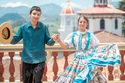 Preview: Latin American couple dancing folk with regional costumes