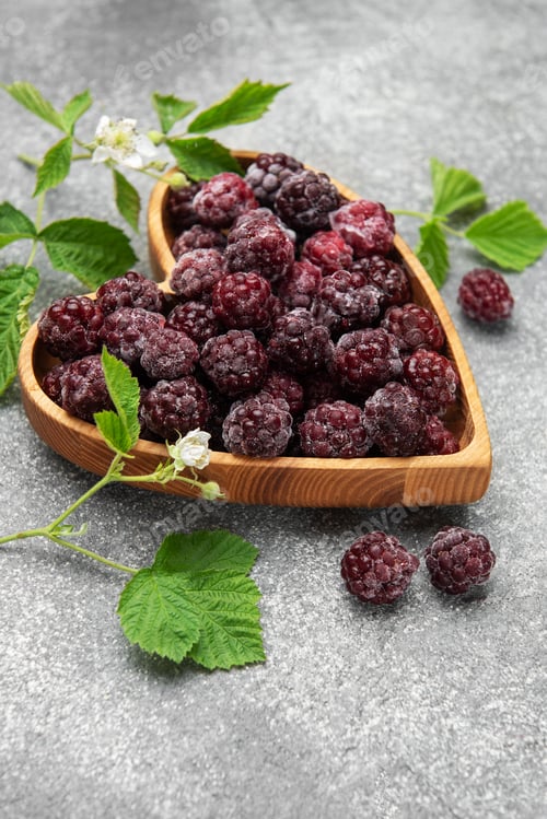 Preview: Frozen blackberries in heart shaped wooden bowl