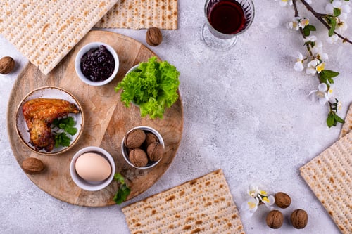 Preview: Traditional Passover Seder plate with symbolic foods. Symbolic of Jewish holiday Pesah.