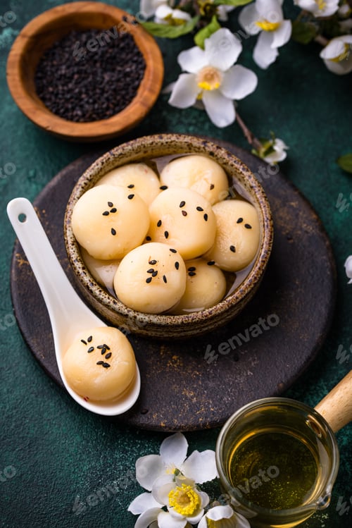 Preview: Tang yuan rice dumpling balls for Chinese lunar New year celebration