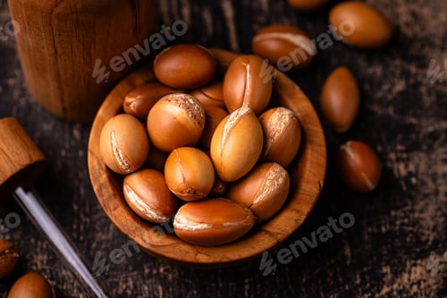 Preview: Moroccan argan seeds and oil for hair care