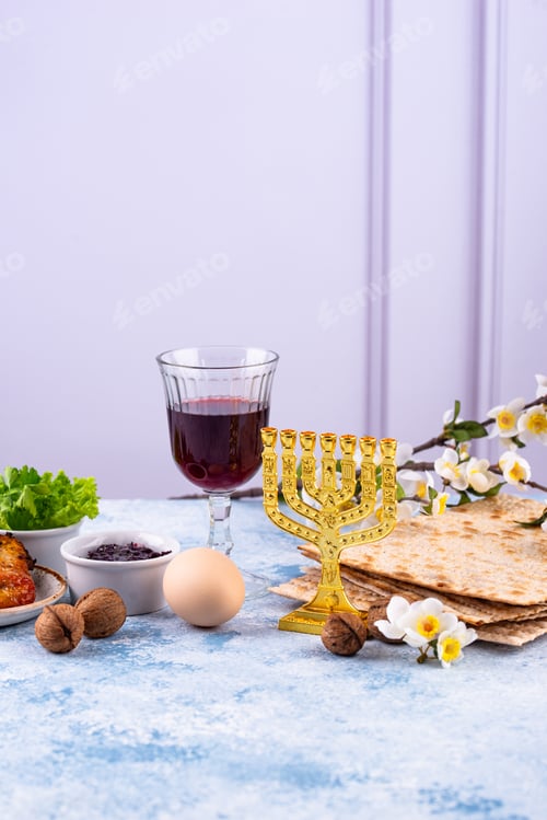 Preview: Traditional Passover Seder plate with symbolic foods. Symbolic of Jewish holiday Pesah.