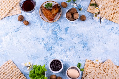 Preview: Traditional Passover Seder plate with symbolic foods. Symbolic of Jewish holiday Pesah.