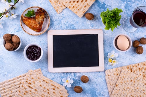 Preview: Traditional Passover Seder plate with symbolic foods. Symbolic of Jewish holiday Pesah.
