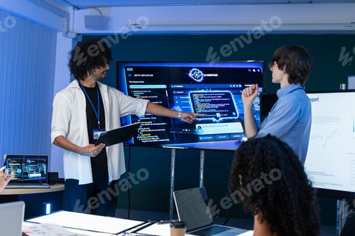 Preview: Software engineer explaining code analyze to team at the meeting