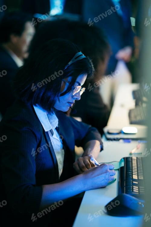 Preview: Customer service agent woman write note at desk