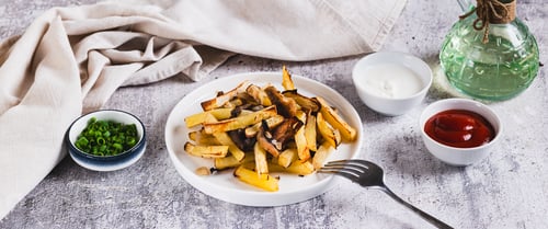 Preview: Delicious French fries with mushrooms on a plate on the table web banner