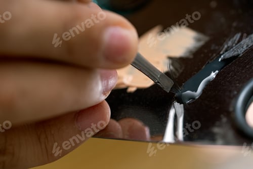 Preview: Hand mixing dark gel makeup on cosmetic palette