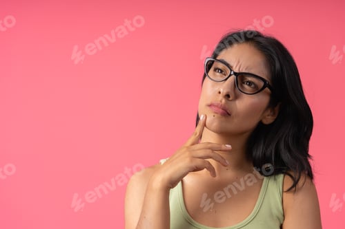 Preview: Woman thinking with hand on chin looking up
