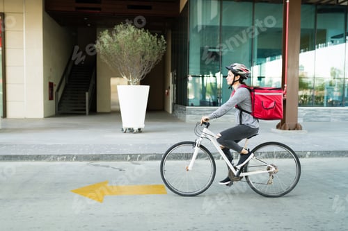 Preview: Side view of a woman making a food delivery