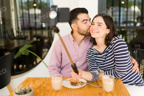 Preview: Showing off our love online