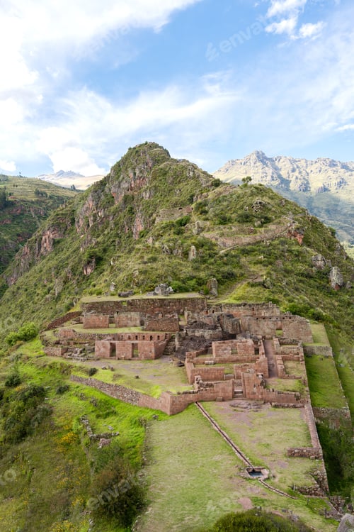 Preview: Pisac Inca ruins overlooking the Sacred Valley in Peru