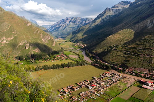 Preview: Sacred valley landscape with Urubamba river and village, Peru