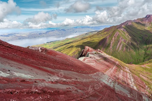 Preview: Panoramic View of Pallay Punchu Ridge and Lake Langui Layo in the Peruvian Andes