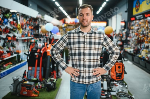 Preview: Portrait of mature man standing in hardware store