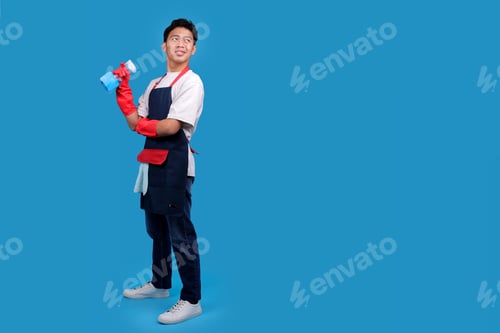 Preview: Smiling Asian Man in Apron and Gloves Holding Spray Bottle