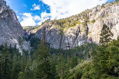 Preview: Yosemite national park mist trail mountains with waterfall