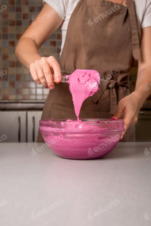 Preview: Professional Baker Kneads Pink Dough for Macaroons in Glass Bowl