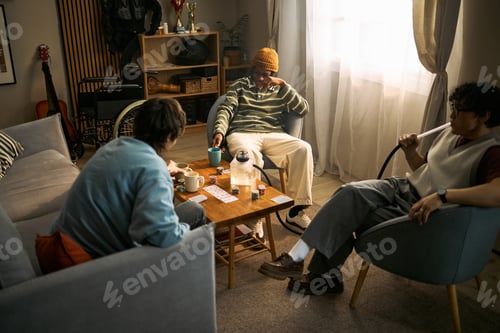 Preview: Teenage Friends Relaxing at Home during Casual Game Night