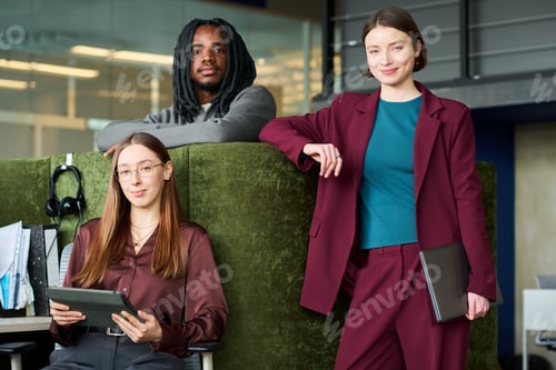 Preview: Portrait of Diverse Business Team Posing in Modern Office