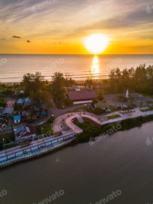 Preview: The natural beauty of Indonesia's long beaches with beautiful forests and seas at sunrise