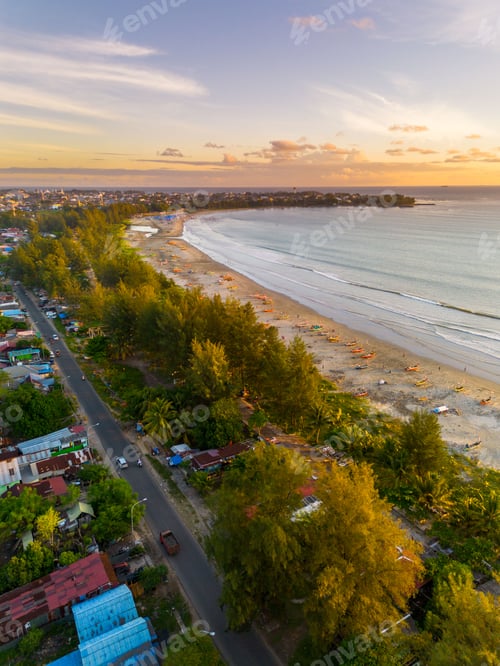 Preview: The natural beauty of Indonesia's long beaches with beautiful forests and seas at sunrise