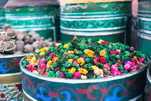 Preview: souvenirs and spices on the Jamaa el Fna market in old Medina, Marrakesh, Morocco