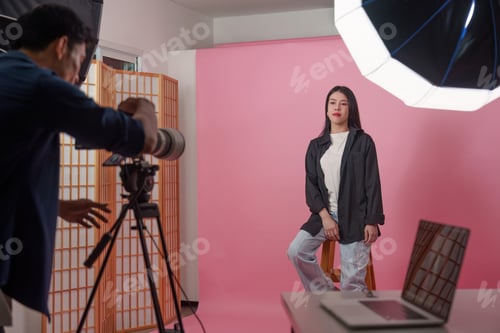 Preview: Behind the scenes of a studio photoshoot with photographer and Asian model