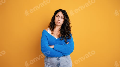 Vista previa: Woman expressing disappointment and annoyance with frowned face