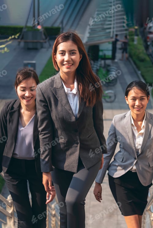 Preview: Vertical Horizon Portrait Businesswomen Partner use digital tablet online meeting team Partnership b