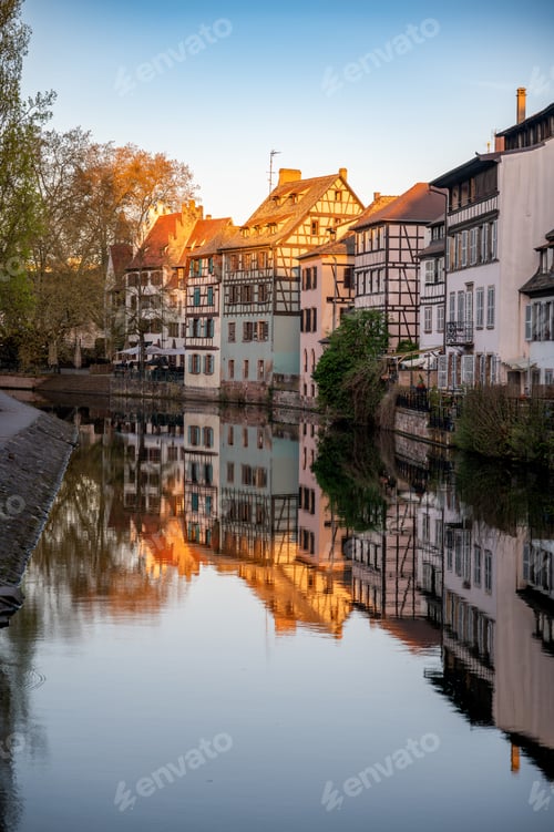 Preview: Canalside Homes Shimmering Reflections Sunny Facades