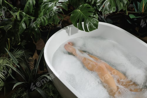 Preview: Relaxing Spa Bath Experience with Lush Greenery and Bubbles