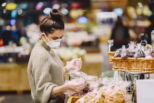 Woman in a respirator in a supermarket